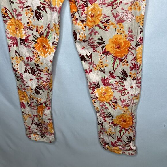 BDG Urban Outfitters High Waisted Floral Denim Mom Jeans. Size 26. - Picture 7 of 10